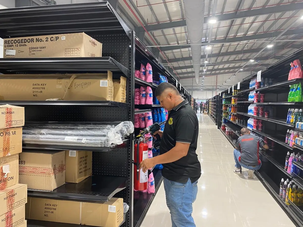 Instalación de sistema de detección y alarma contra incendio
